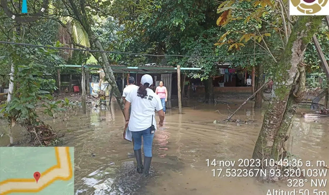 Protección Civil brinda atención a familias de Pichucalco afectadas por lluvias