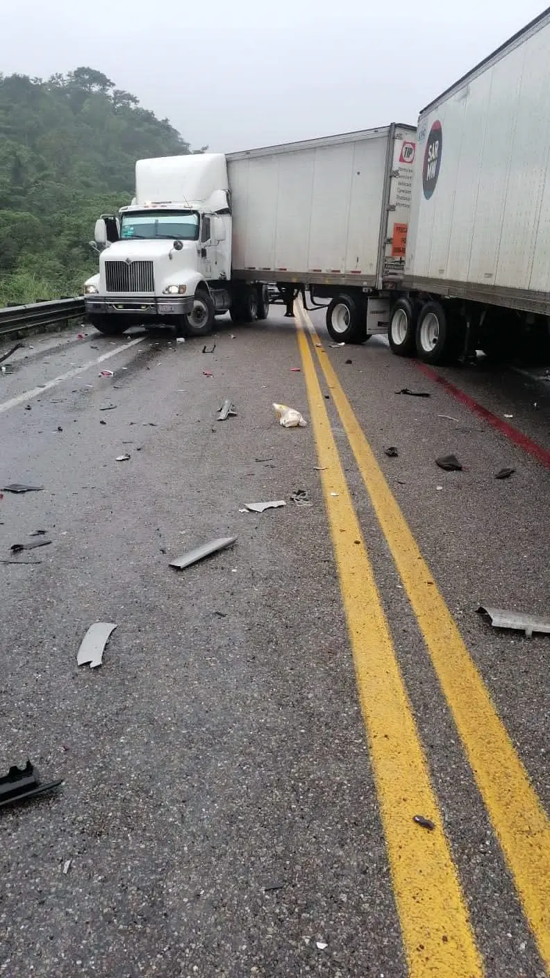 Varios lesionados en choque se tráiler