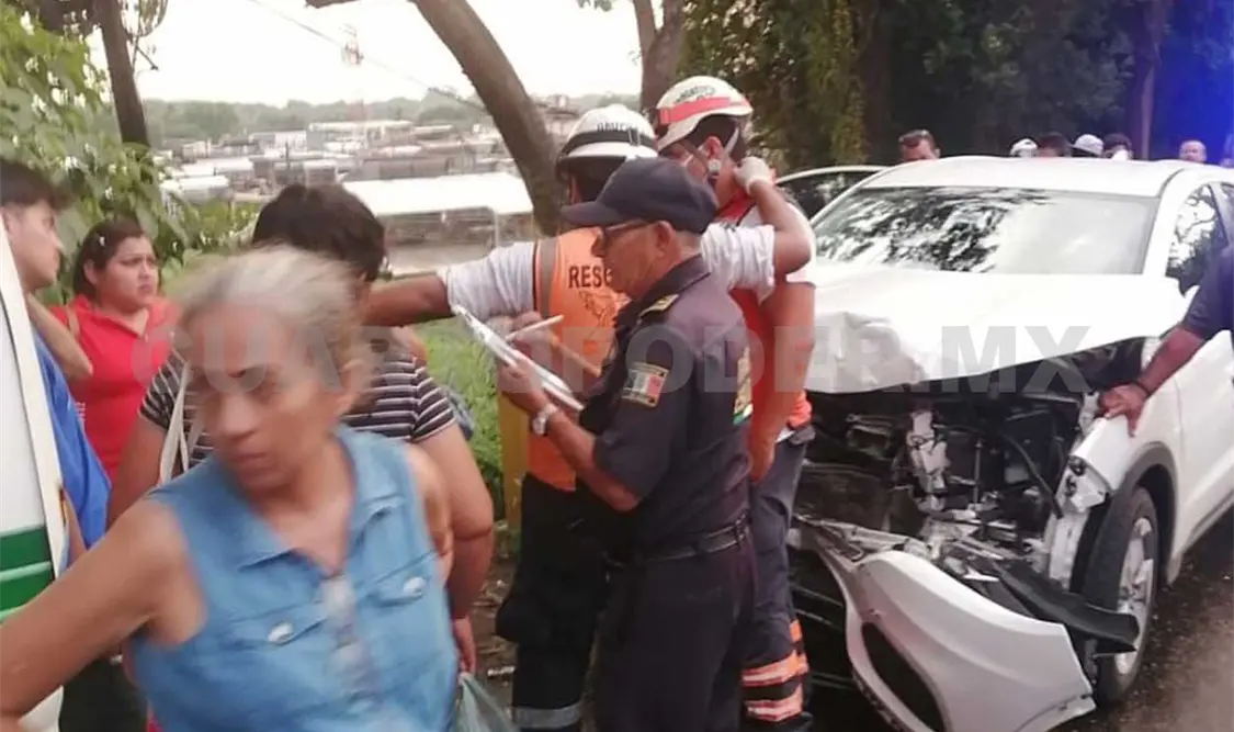 Carambolazo deja 10 personas lesionadas