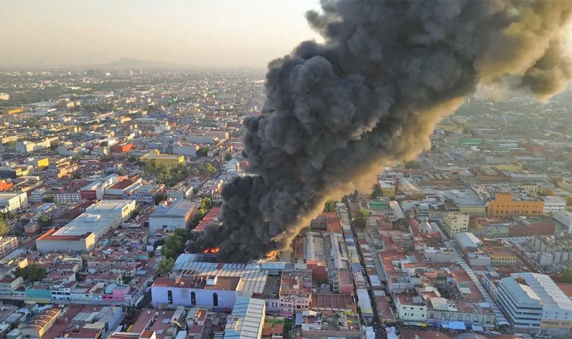 Plaza Oasis, consumida por un incendio