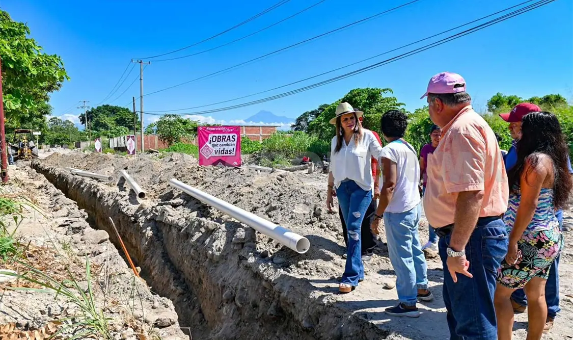 Supervisa Urbina avance de pavimentación hidráulica