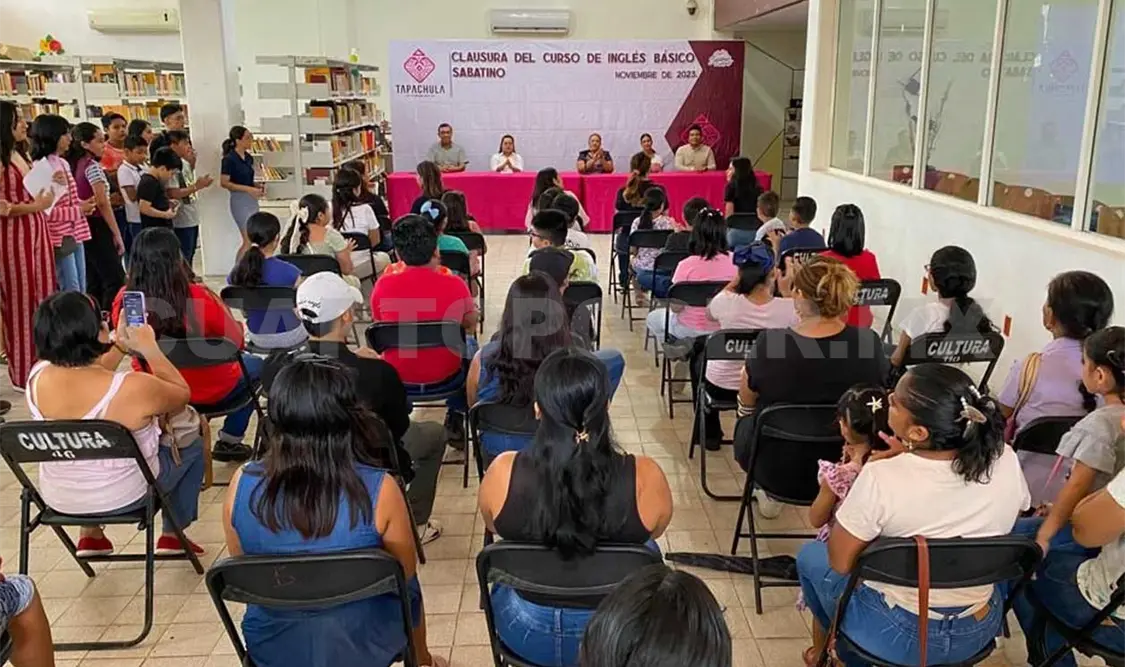 En el acto de clausura del curso de inglés, facilitado a la población joven de Tapachula. CP