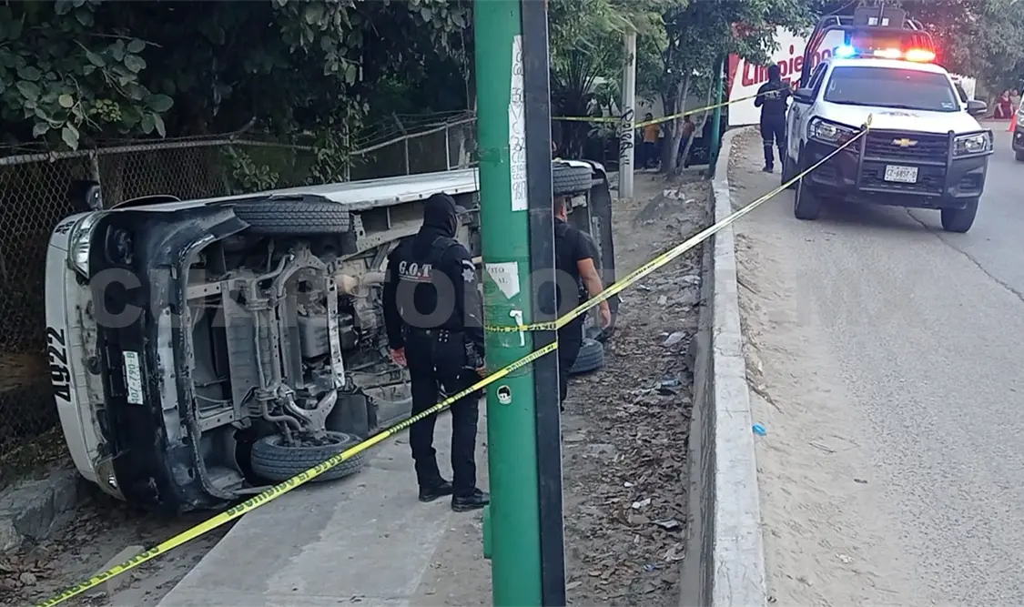 Vuelca colectivo en la colonia Patria Nueva