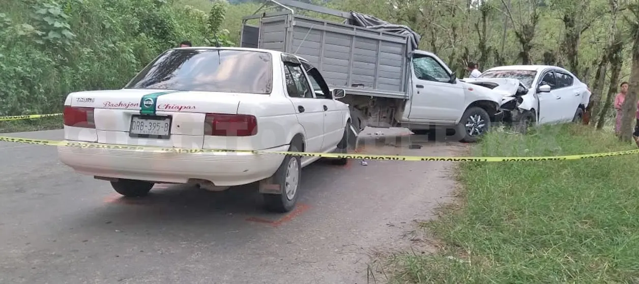 Carambolazo de tres carros deja varios descalabrados
