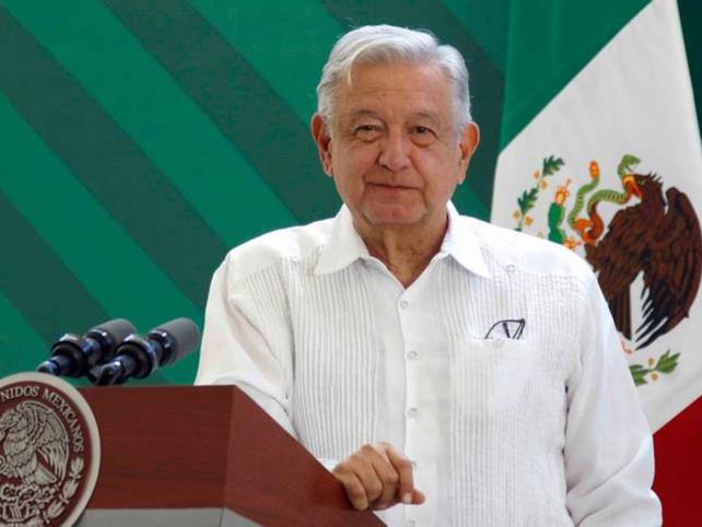 Anuncia López Obrador restitución de ferrocarriles