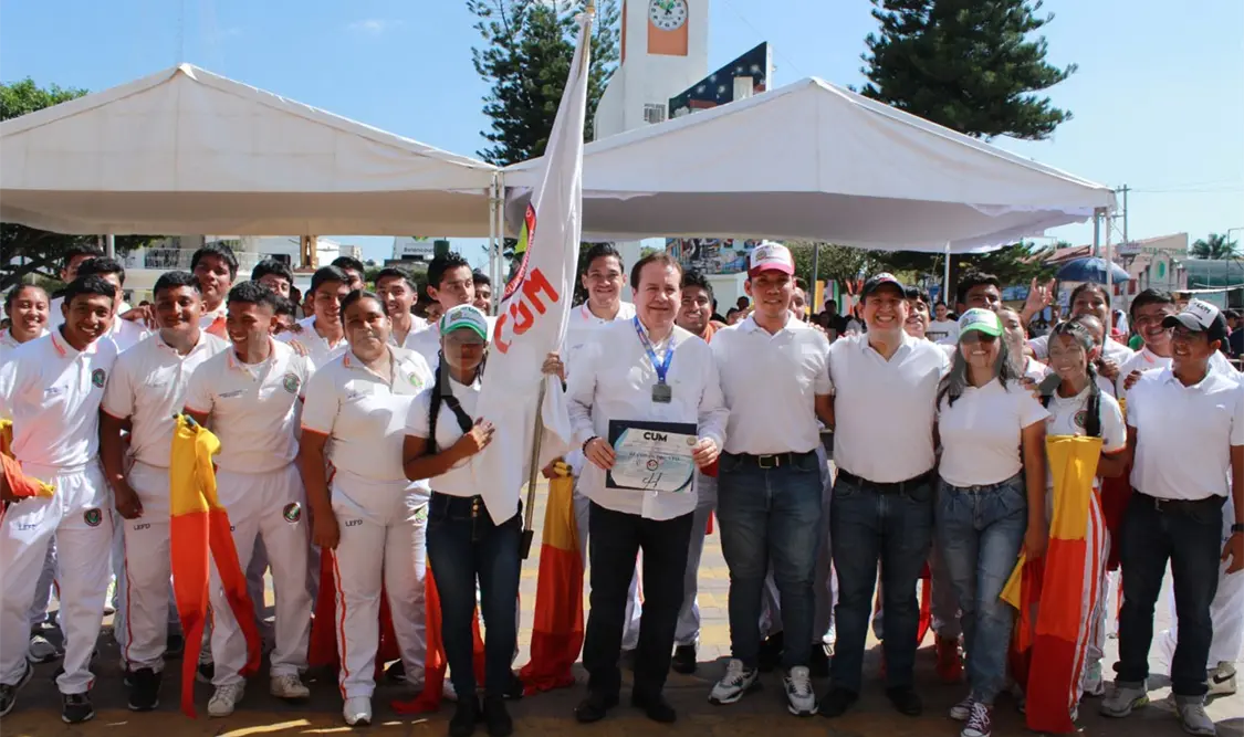 Preside Rosales desfile de la Revolución Mexicana