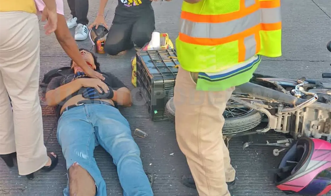 Embisten a motociclista y termina malherido