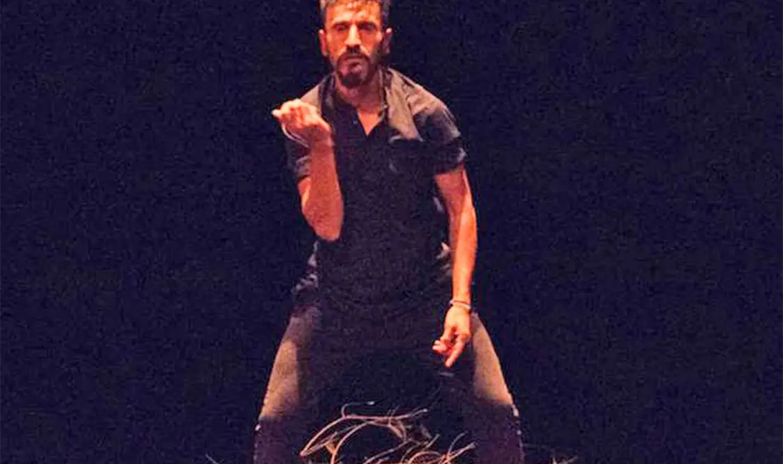 El coreógrafo y bailador de flamenco presentó su poema escénico Mi temple (O), en el Teatro de la Danza Guillermina Bravo.
