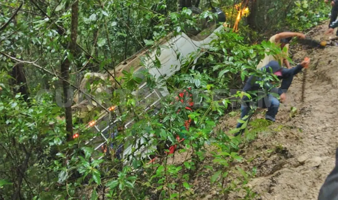 Tres fallecidos deja una volcadura de Estaquitas