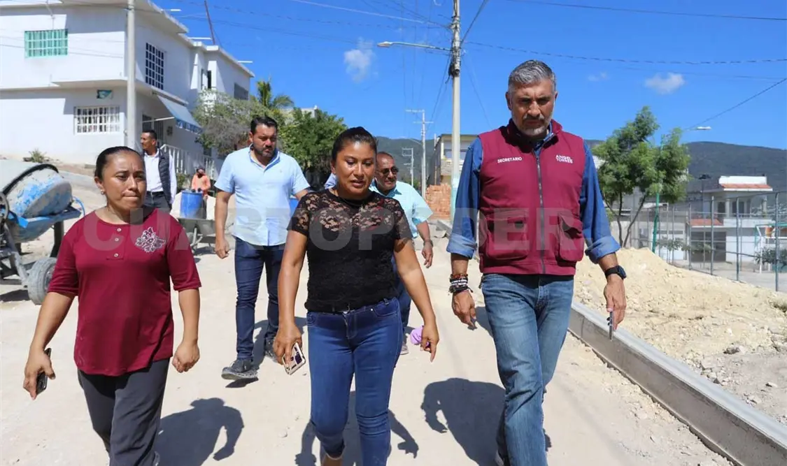Ángel Torres supervisa obra en La Condesa