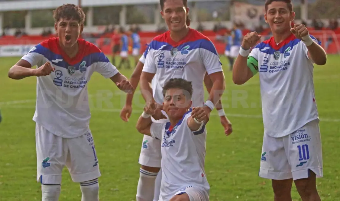 Duelo de líderes en el Víctor Manuel Reyna