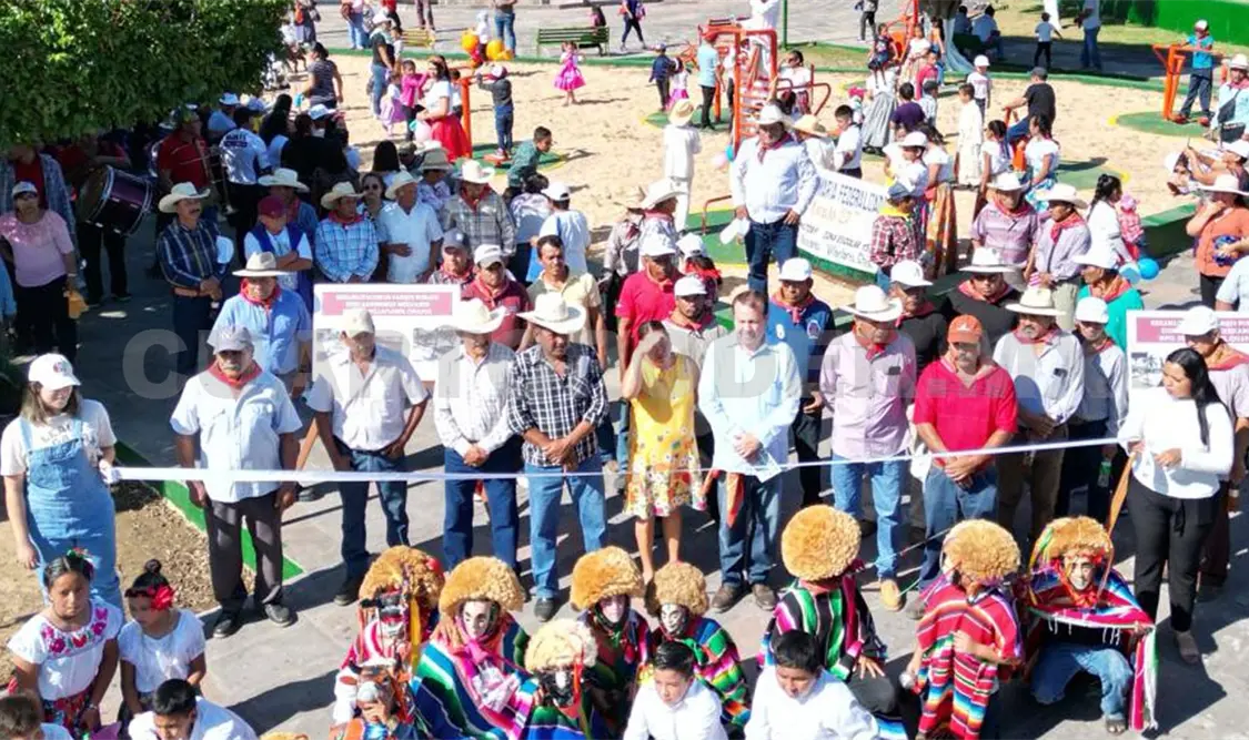Mariano Rosales entrega parque a ejido Agrónomos Mexicanos