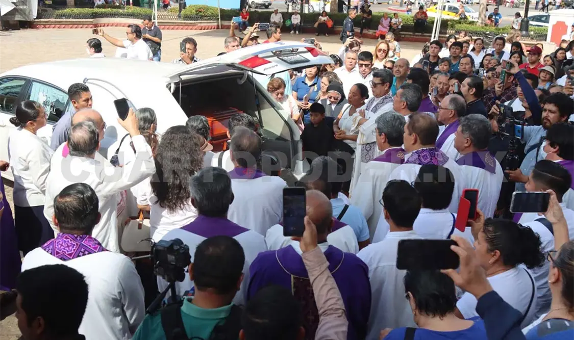 Trasladan a monseñor Fabio a Isla Mujeres