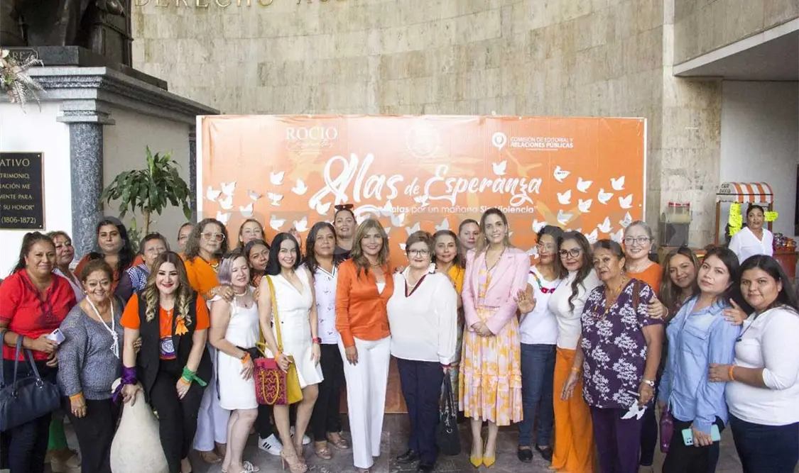 Debemos trabajar a favor de las mujeres: Cervantes