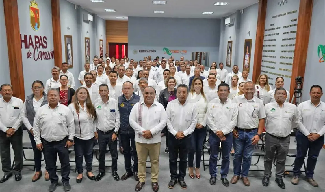 La educación es clave del éxito: Sandro Hernández