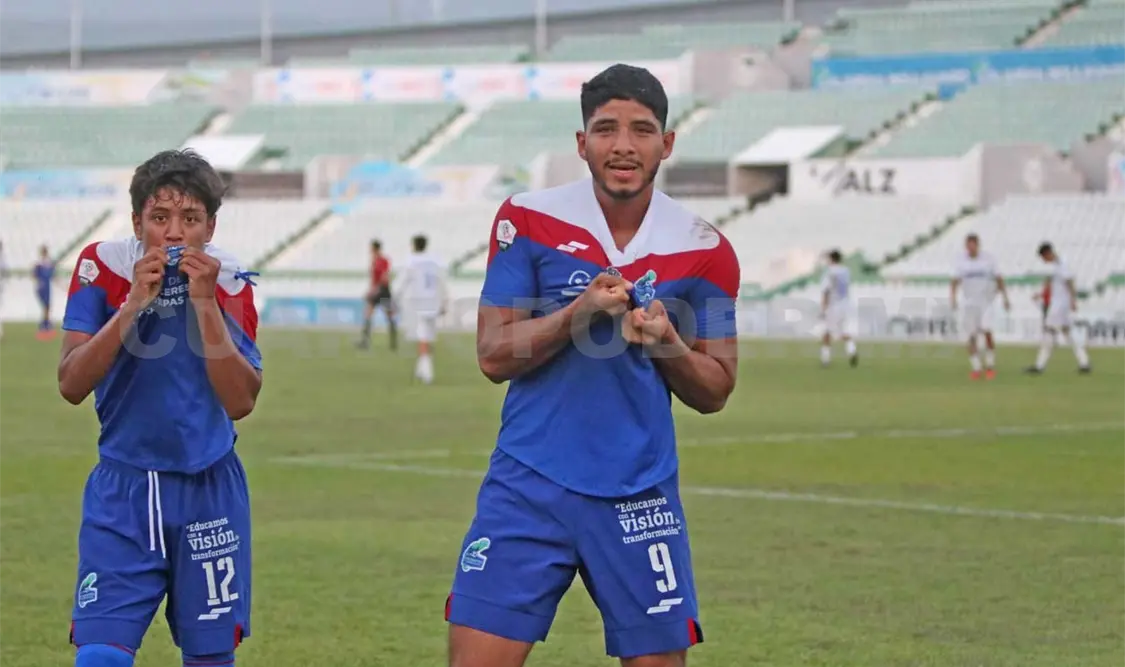 Alexander Espinosa, entregado con el club