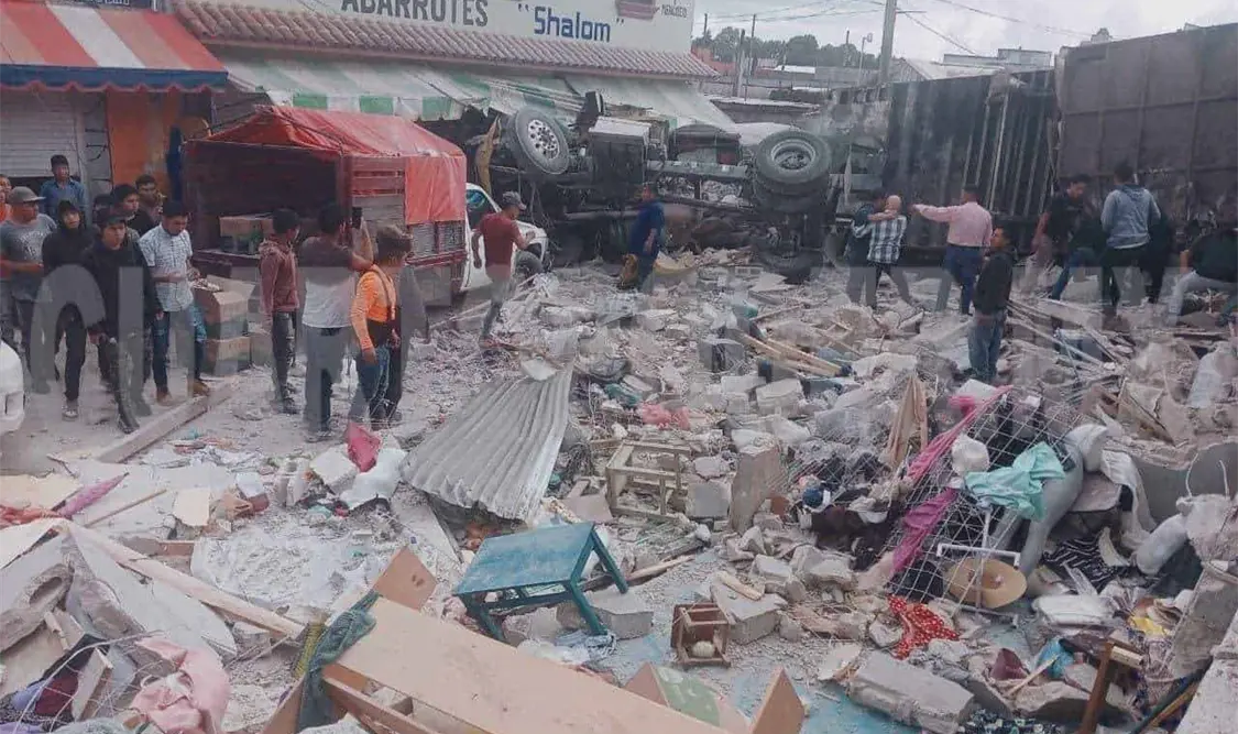Tráiler embiste a locales en Betania