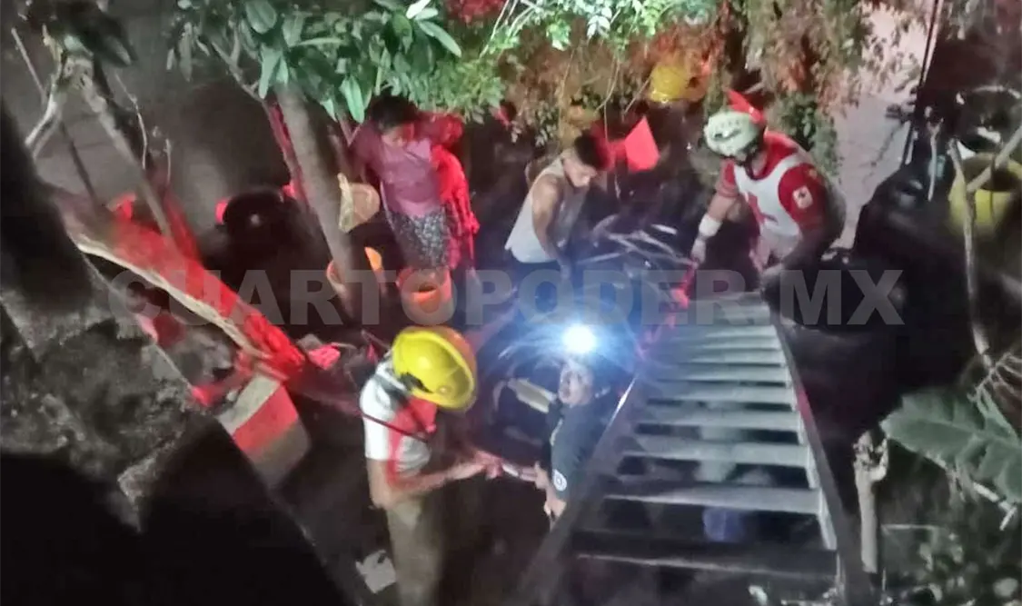 Sube a la azotea a colgar una bocina y se desploma