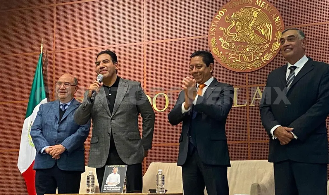 Llaven Abarca presenta su libro en el Senado