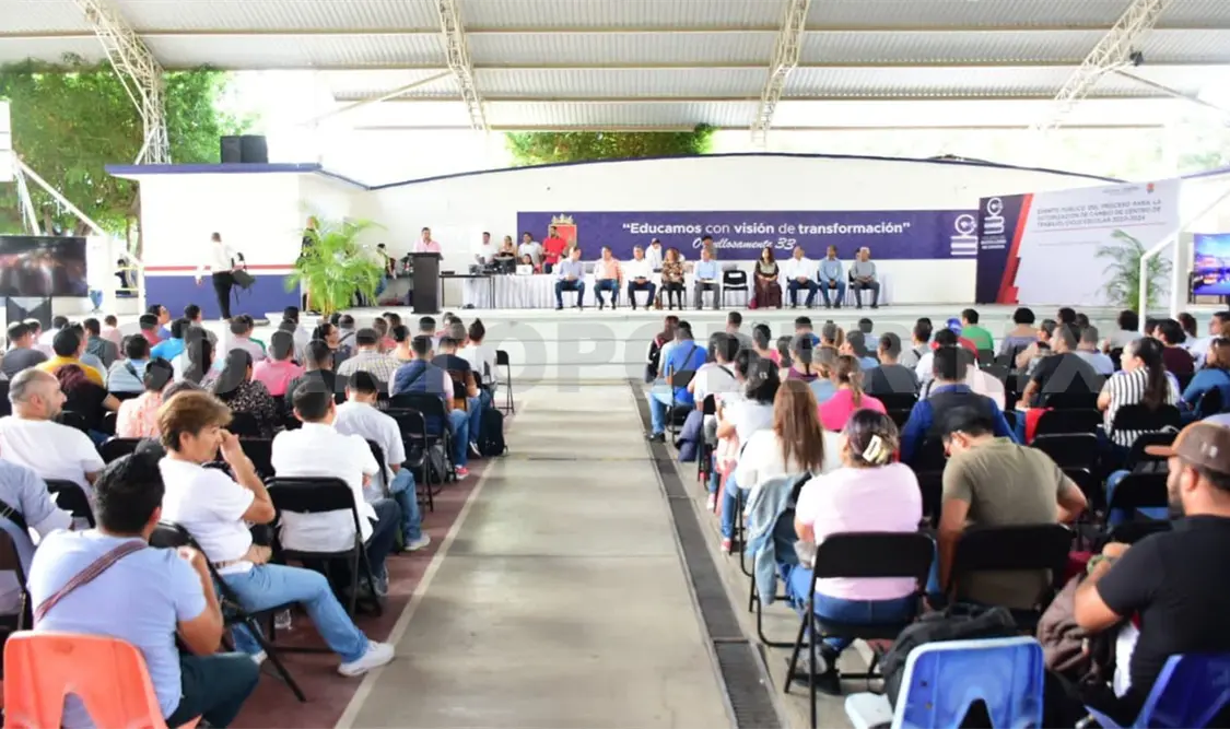 Maestros realizan cambio de centros de trabajo