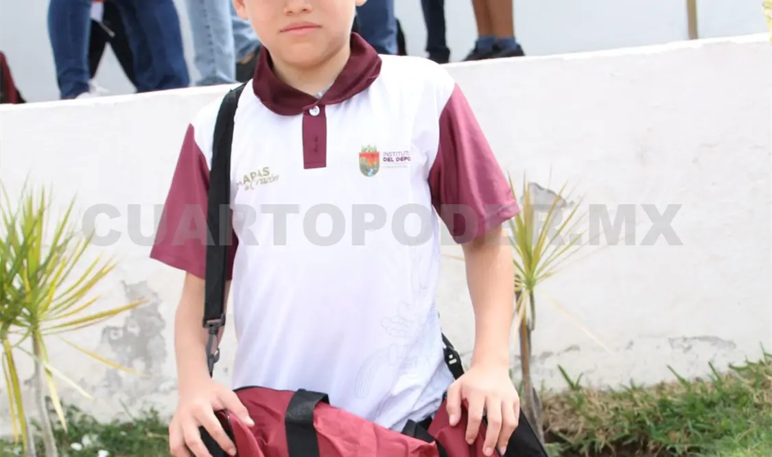 Entregan kits deportivos al equipo Foldcats