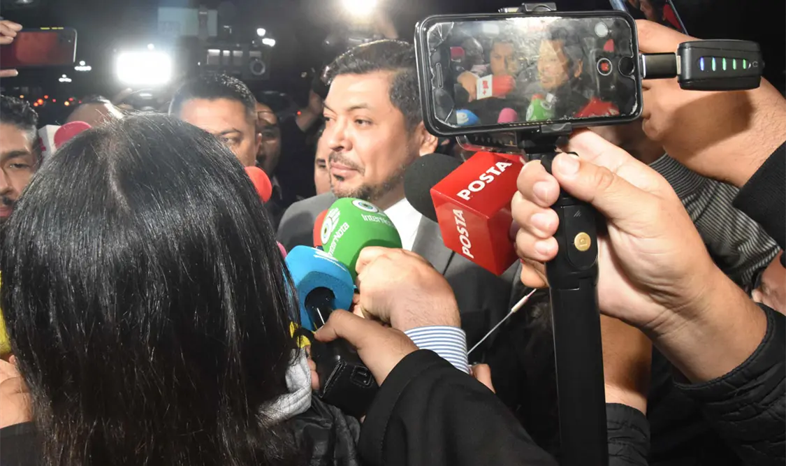 Llega Orozco a Palacio y le cierran las puertas