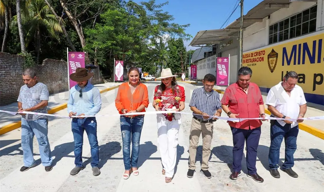 Entrega Urbina obra vial en la colonia Campestre