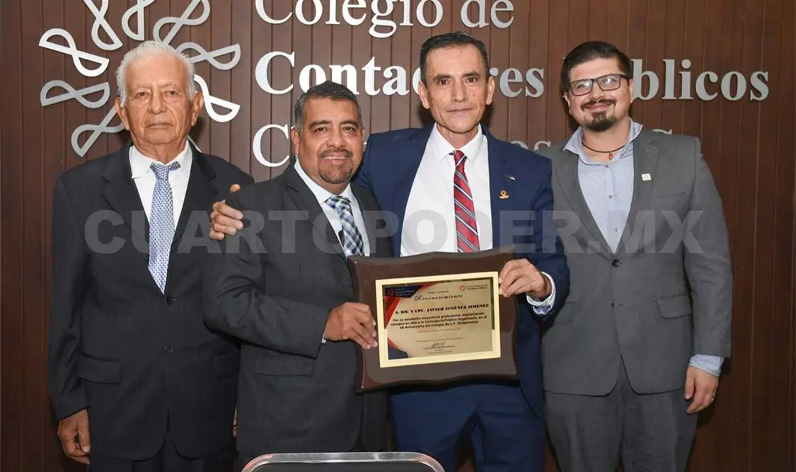 Reconocen a Javier Jiménez por su contribución a la contaduría pública