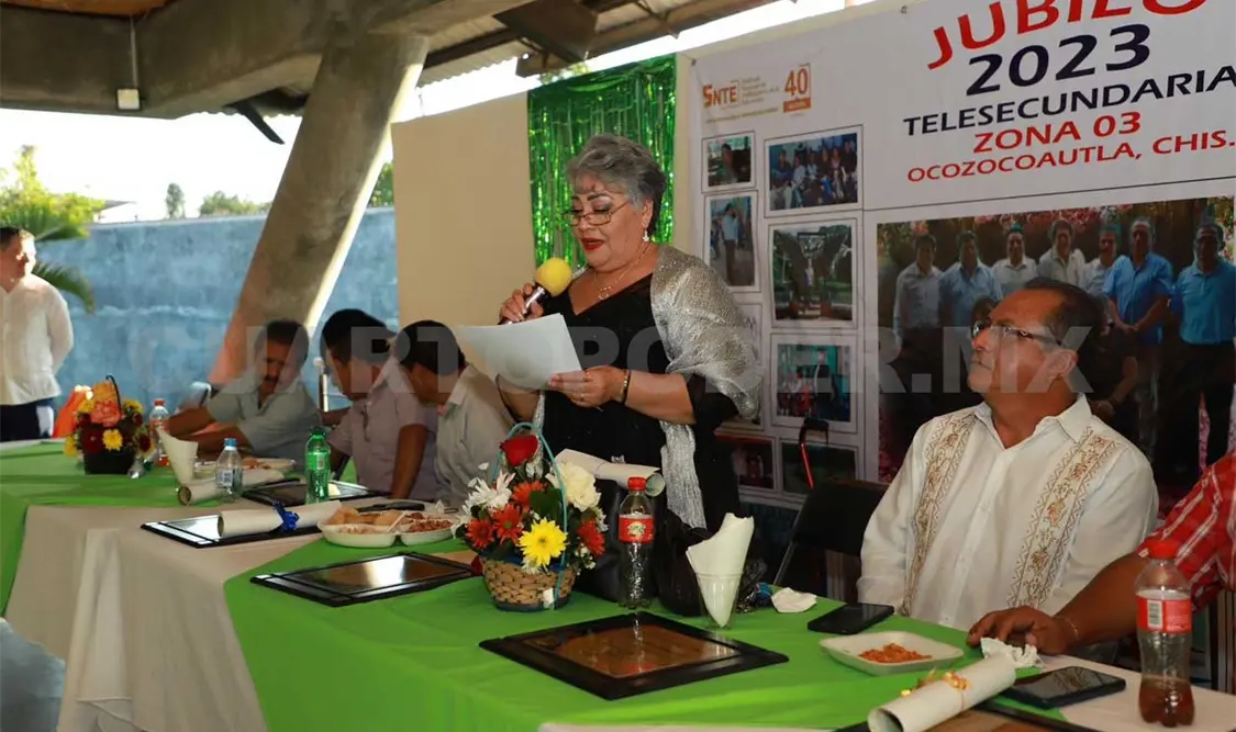 Celebran jubilación de maestros en Ocozocoautla