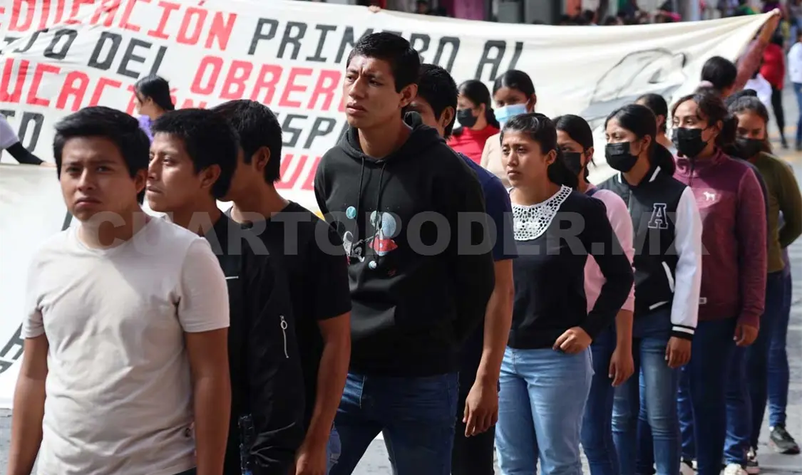 Una vez más normalistas se manifiestan en la capital