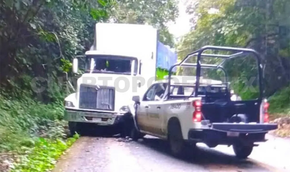 Camioneta de la GN se estrella contra un tráiler