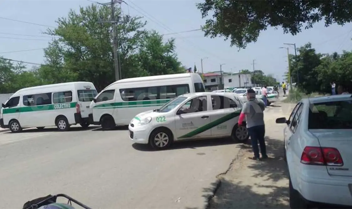Taxistas organizados pidieron a las autoridades aplicar operativos. Noel Vázquez / CP