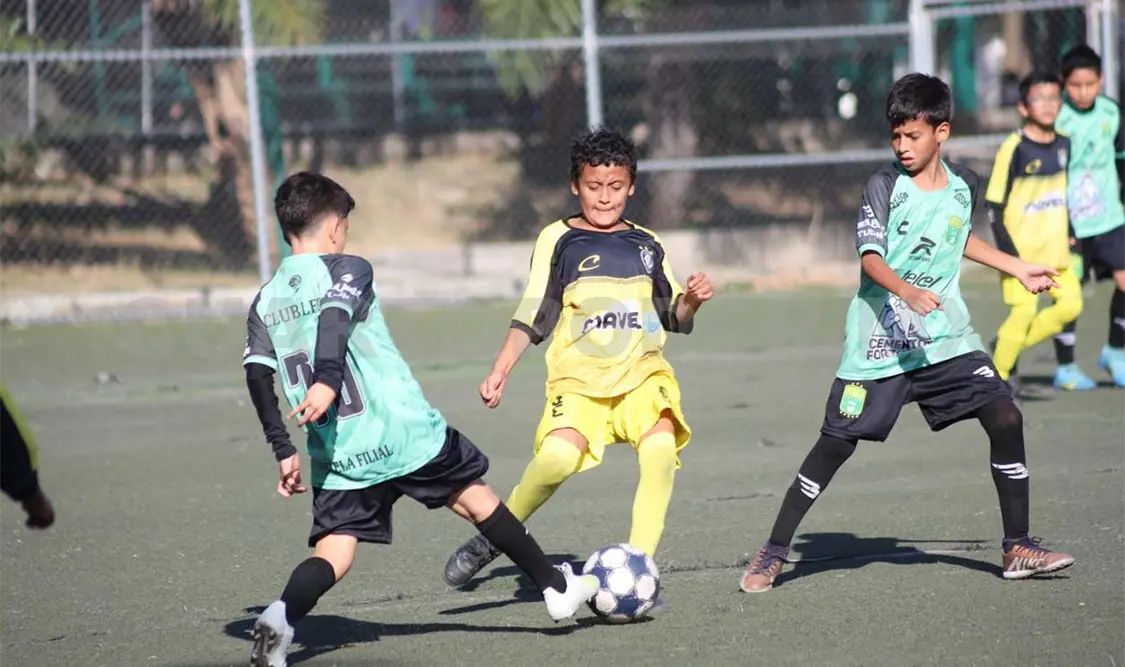 El duelo fue de mucha intensidad, pues ambos clubes querían el triunfo. Carlos López/CP