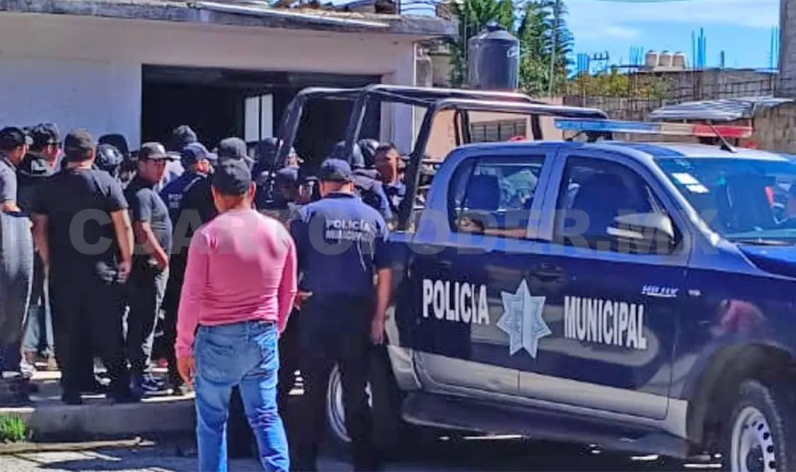 La noticia criminal fue reportada al número de emergencias 9-1-1, llegando al poco tiempo elemento policíacos de dientes corporaciones. Manuel Martínez / CP