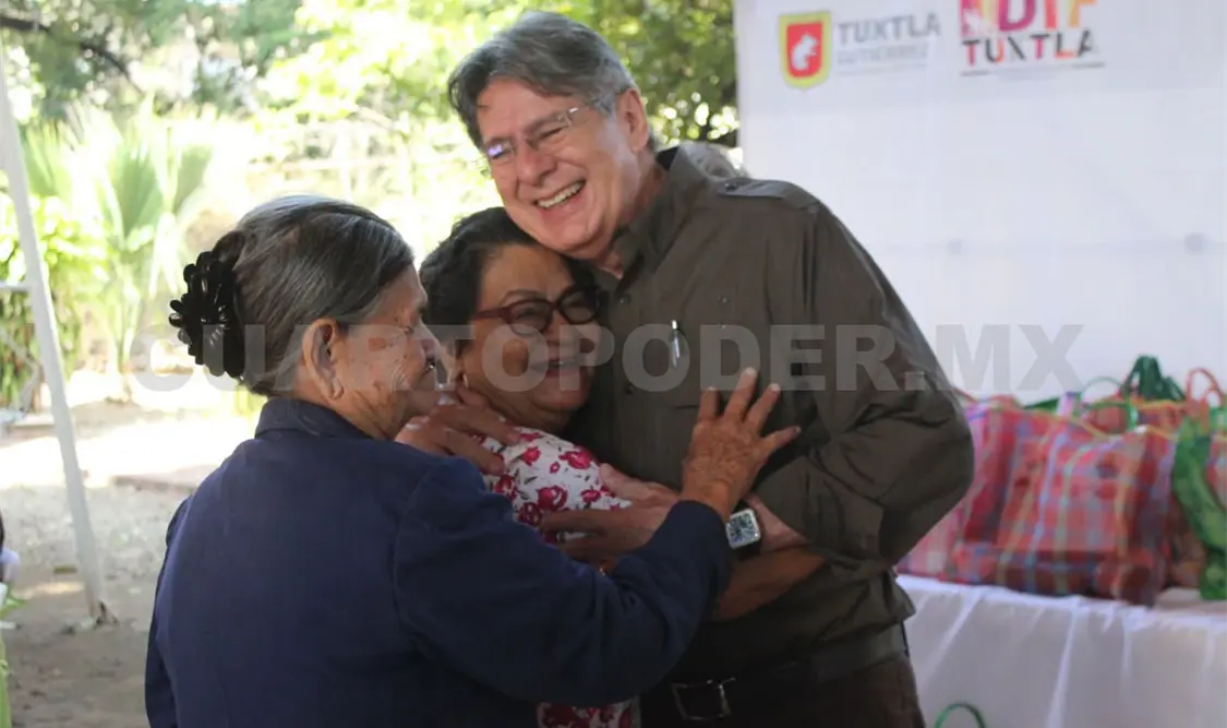 Carlos Morales cumple con vecinos de la Albania Baja