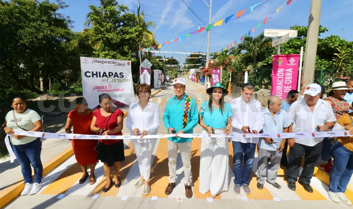 Inaugura gobernador más calles en Tapachula