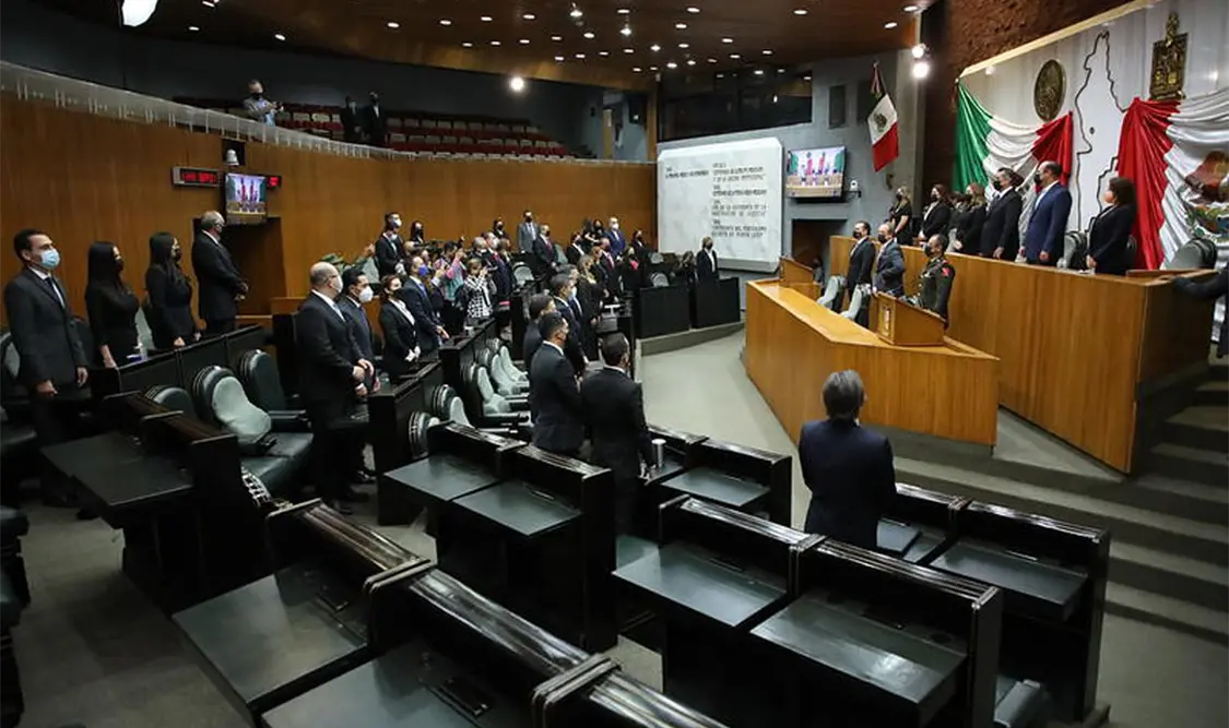 Expanistas y expriistas buscan representar a MC