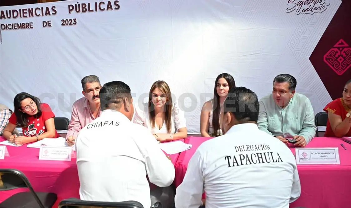 Rosy Urbina atiende las inquietudes de tapachultecos