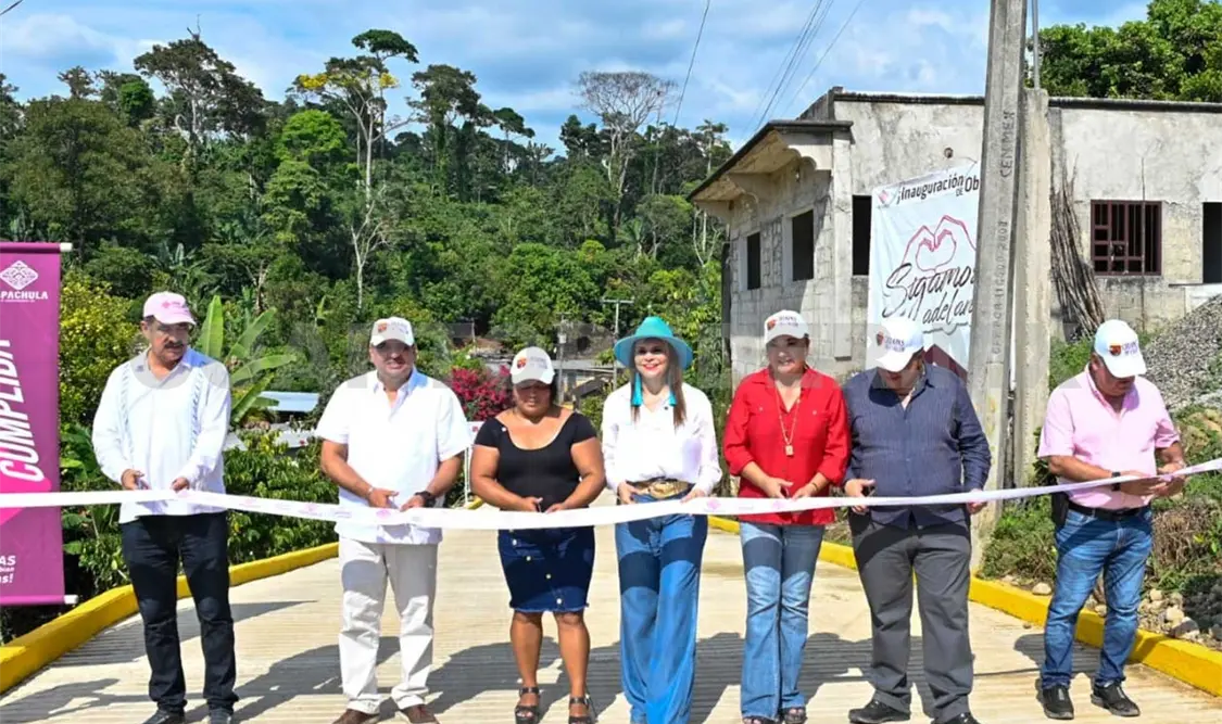 Ayuntamiento entrega calle de concreto en Fracción Los Ángeles