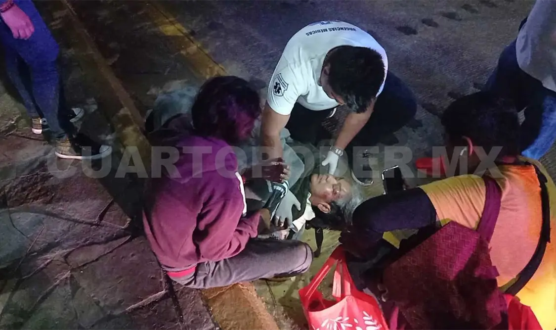 Arrollan a madre e hija al intentar cruzar la vía