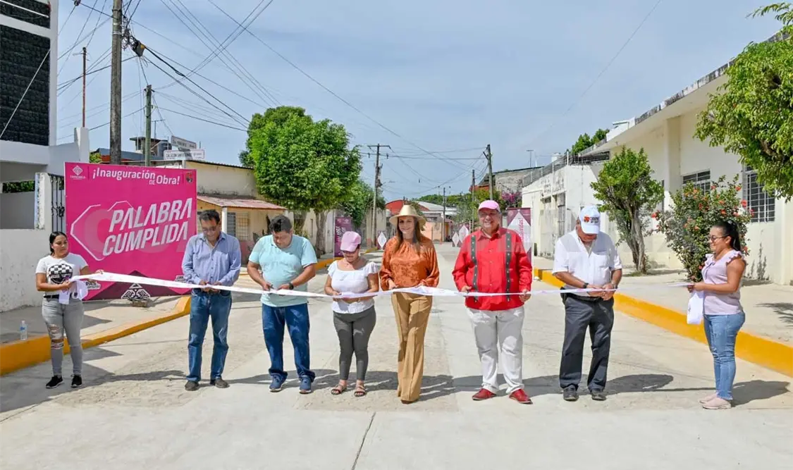 Inauguran obra de calles en colonia San Isidro