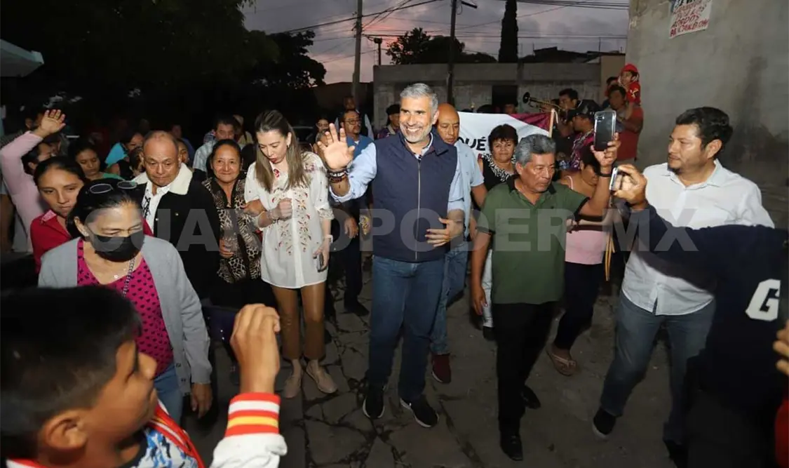 Asiste Ángel Torres a verbena popular