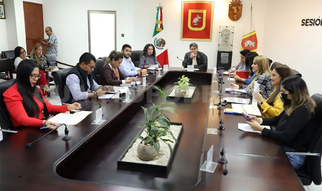 Aprueban adquirir vehículos para mejorar servicios