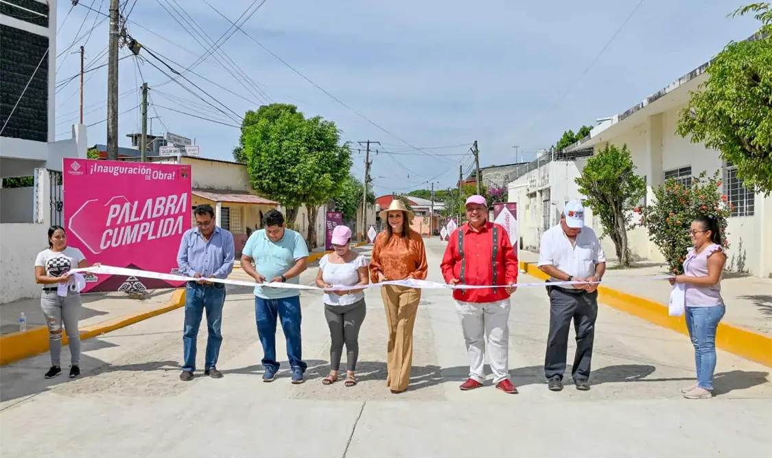 AYUNTAMIENTO DE TAPACHULA INAUGURA PAVIMENTACIÓN MIXTA DE CALLE EN COLONIA SAN ISIDRO.