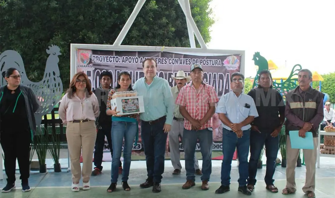 Mariano Rosales realiza entrega de aves de corral