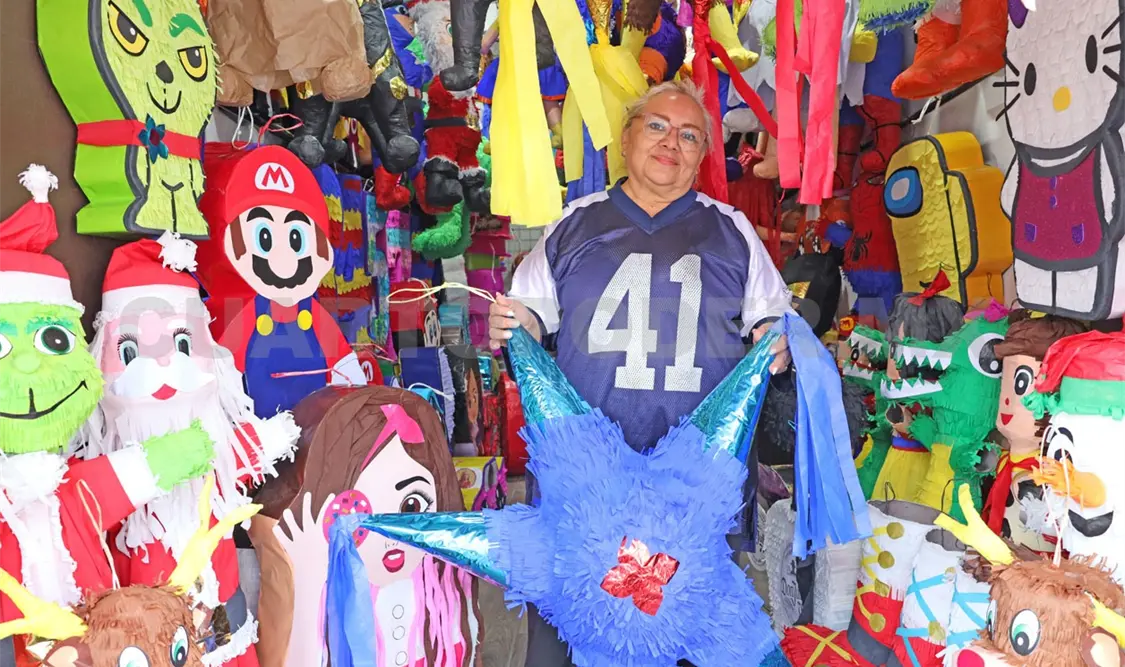 Toda una vida dedicada al arte de las piñatas