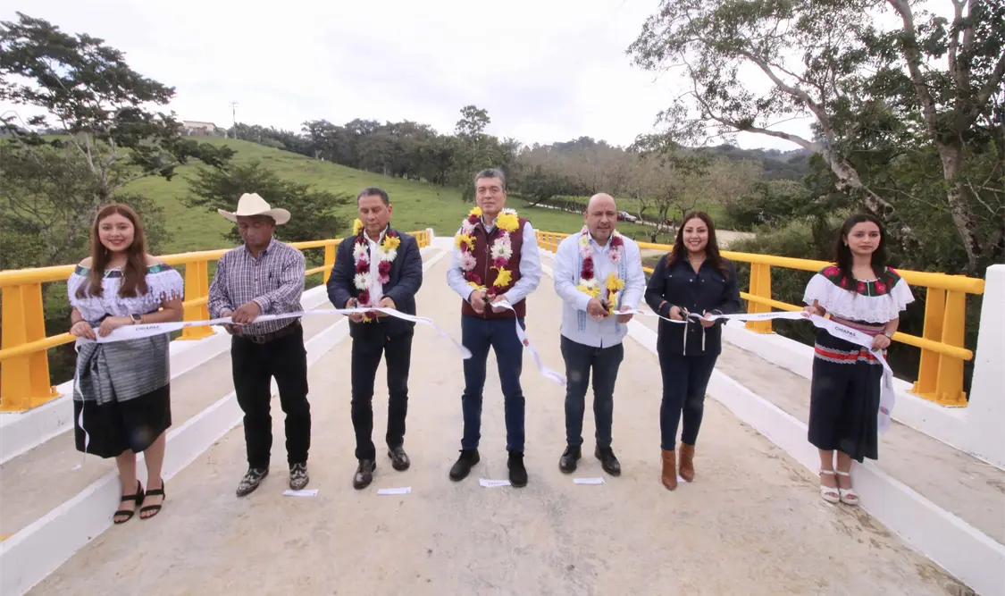 En Chilón, inaugura Rutilio Escandón puente vehicular para mayor bienestar y seguridad de las comunidades