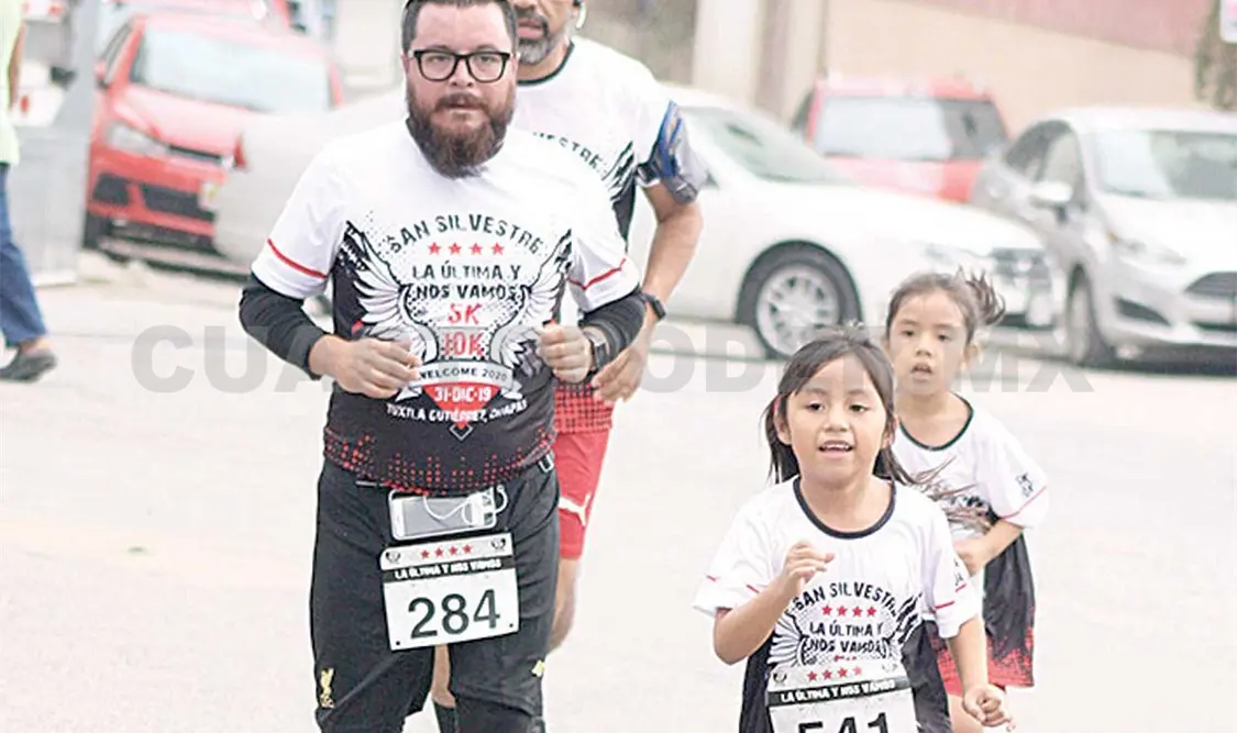 Presentan jersey de la San Silvestre Tuxtla
