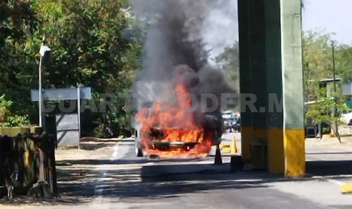 Camioneta se incendia y queda reducida a cenizas