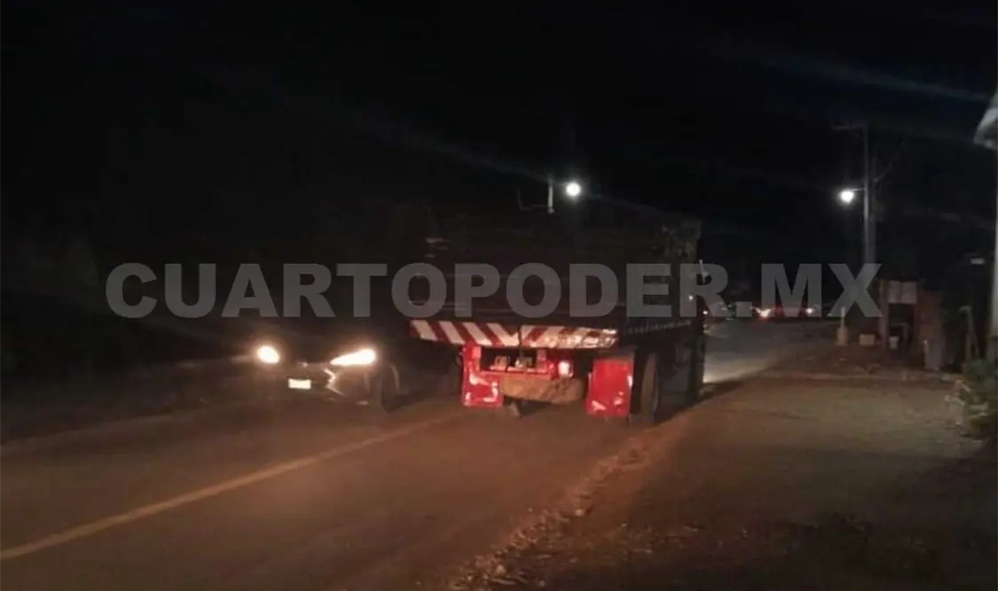 Se enfrentan transportistas y realizan disparos